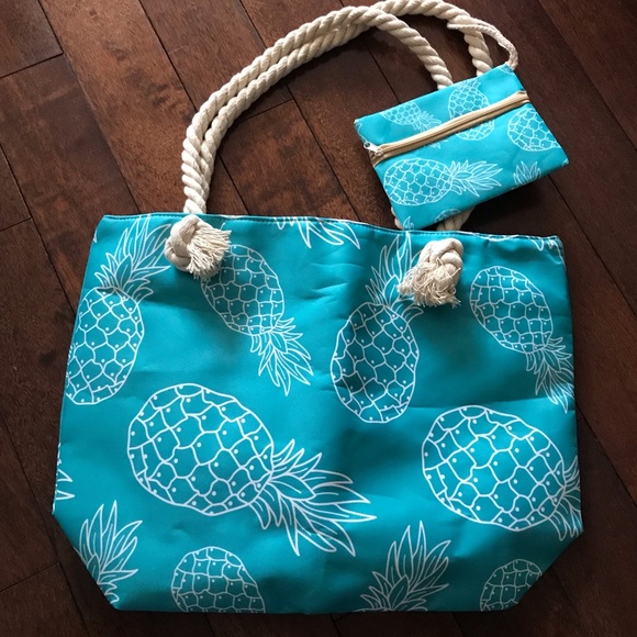 Handbags - NWOT pineapple bag tote